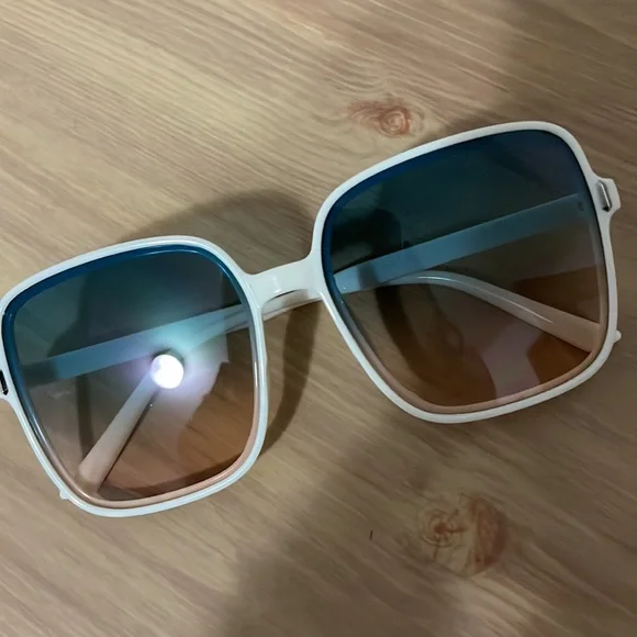 Beautiful OMBRÉ Sunglasses - Picture 1 of 8